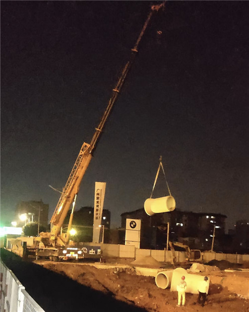 菏泽市“弯臂矫正”—— 吊车的 “形变补偿” 技术