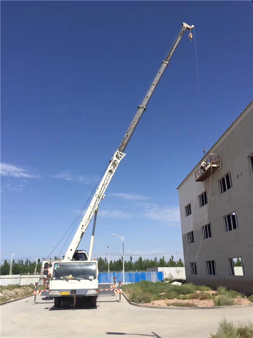 菏泽市“轻装强干”—— 吊车的 “轻量化臂架” 技术