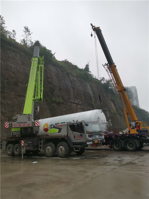 菏泽市“不怕风雨冻”—— 吊车的 “恶劣环境适应” 技术